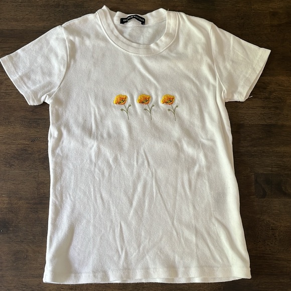 3 brandy melville T-shirts - Picture 4 of 4